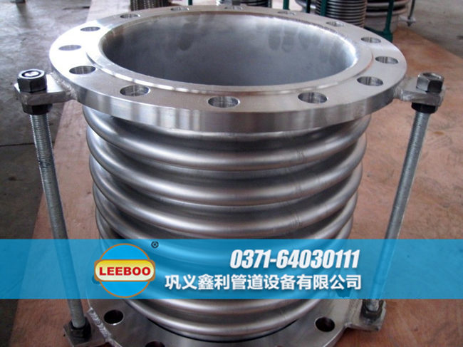 波紋<a href=http://www.pnbfbz.com target=_blank class=infotextkey>補(bǔ)償器</a>現(xiàn)場(chǎng)實(shí)圖