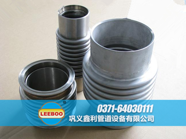 湖南省邵陽市新寧縣溝槽式<a href=http://www.pnbfbz.com target=_blank class=infotextkey>補償器</a> /></p>鑫利管道是專業(yè)開發(fā)、研制和生產(chǎn)波紋<a href=http://www.pnbfbz.com target=_blank class=infotextkey>補償器</a>廠家，該產(chǎn)品具有尺寸準備、結構緊湊、安裝可靠、耐腐蝕、便于安裝、壽命長等優(yōu)點，廣泛應用于航天、發(fā)電、石化和城市供熱等行業(yè)的各類管道和設備，并在全國多個工程上得到應用。以其優(yōu)良的品質，深受國內外用戶的贊譽和好評。<br />     鑫利管道生產(chǎn)的湖南省邵陽市新寧縣波紋<a href=http://www.pnbfbz.com target=_blank class=infotextkey>補償器</a>由構成其工作主體的波紋管（一種彈性元件）和端管、支架、法蘭、導管等附件組成。主要用在各種管道中，它能夠補償管道的熱位移，機械變形和吸收各種機械振動，起到降低管道變形應力和提高管道使用壽命的作用。波紋<a href=http://www.pnbfbz.com target=_blank class=infotextkey>補償器</a>連接方式分為法蘭連接和焊接兩種。波紋<a href=http://www.pnbfbz.com target=_blank class=infotextkey>補償器</a>屬于一種補償元件，利用其工作主體波紋管的有效伸縮變形，以吸收管線、導管、容器等由熱脹冷縮等原因而產(chǎn)生的尺寸變化，或補償管線、導管、容器等的軸向、橫向和角向位移。也可用于降噪減振。在現(xiàn)代工業(yè)中用途廣泛。<br />     波紋<a href=http://www.pnbfbz.com target=_blank class=infotextkey>補償器</a>的可靠性是由設計、制造、安裝及運行管理等多個環(huán)節(jié)構成的。可靠性也應該從這幾個方面進行考慮。材料選擇對用于供熱管網(wǎng)的波紋<a href=http://www.pnbfbz.com target=_blank class=infotextkey>補償器</a>選材，除應考慮工作介質、工作溫度和外部環(huán)境外，還應考慮應力腐蝕的可能性、水處理劑和管道清洗劑對材料的影響等，并在此基礎上結合波紋<a href=http://www.pnbfbz.com target=_blank class=infotextkey>補償器</a>材料的焊接、成型以及材料的性能價格比，優(yōu)選出經(jīng)濟實用的波紋管制作材料。<br />     一般情況下，選用湖南省邵陽市新寧縣波紋<a href=http://www.pnbfbz.com target=_blank class=infotextkey>補償器</a>的材料應滿足下列條件：<br />（1）高彈性極限、抗拉強度和疲勞強度，保證其正常工作。<br />（2）良好的塑性，便于波紋<a href=http://www.pnbfbz.com target=_blank class=infotextkey>補償器</a>加工成形，且能通過隨后的處理工藝（冷作硬化、熱處理等）獲得足夠的硬度和強度。<br />（3）較好的耐腐蝕性能，滿足在不同環(huán)境下工作要求。<br />（4）良好的焊接性能，滿足在制作過程中的焊接工藝要求。<br />    對于地溝敷設的熱力管網(wǎng)，當波紋<a href=http://www.pnbfbz.com target=_blank class=infotextkey>補償器</a>所處管道地勢較低時，雨水或事故性污水會浸泡波紋管，應考慮選用耐蝕性更強的材料，如鐵鎳合金、高鎳合金等。由于此類材料價格較高，在制造波波紋<a href=http://www.pnbfbz.com target=_blank class=infotextkey>補償器</a>時，可以考慮僅在與腐蝕性介質接觸的表面增加一層耐蝕合金。疲勞壽命設計由波紋<a href=http://www.pnbfbz.com target=_blank class=infotextkey>補償器</a>的失效類型及原因分析可以看出，該產(chǎn)品的平面穩(wěn)定性、周向穩(wěn)定性及耐腐蝕性能均與其位移量即疲勞壽命相關。過低的疲勞壽命將會導致其穩(wěn)定性及耐蝕性能下降。<br />    鑫利管道波紋<a href=http://www.pnbfbz.com target=_blank class=infotextkey>補償器</a>設計合理、性能優(yōu)良，在業(yè)界擁有良好的口碑。另外公司長期從事波紋<a href=http://www.pnbfbz.com target=_blank class=infotextkey>補償器</a>批發(fā)與零售，歡迎新老用戶前來選購！國內波紋<a href=http://www.pnbfbz.com target=_blank class=infotextkey>補償器</a>哪家好，鑫利管道是選！<p style=